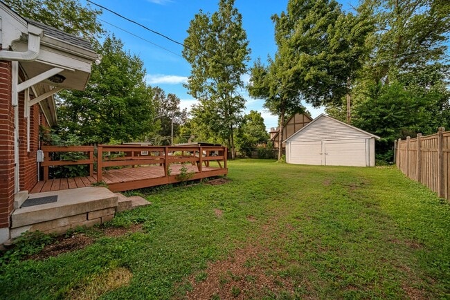 Building Photo - Charming 4BE/2BA home in the fantastic est...