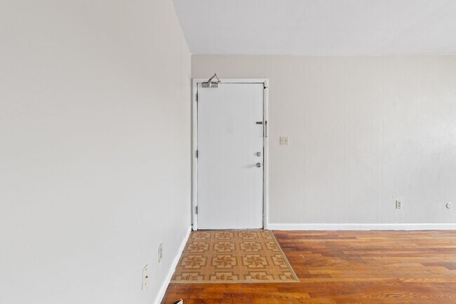 Building Photo - ADORABLE 2 BEDROOM APARTMENT FOR RENT in NORFOLK