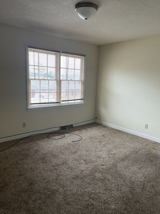 Building Photo - Duplex Spartanburg