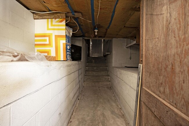 Building Photo - 211 N Mantle Ave