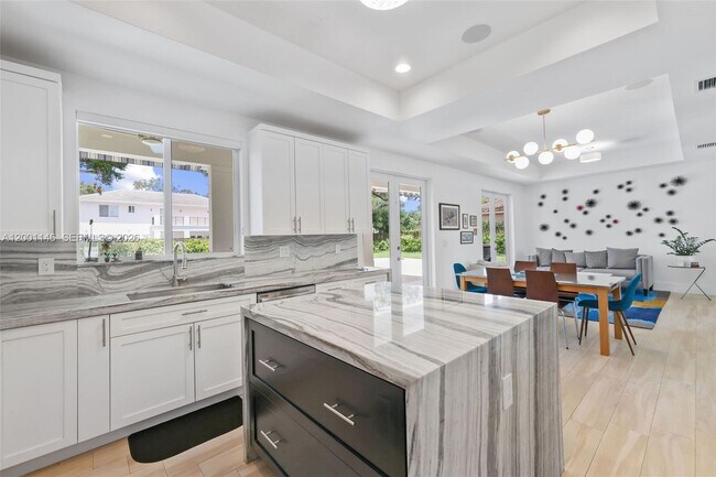 Building Photo - 14831 SW 93rd Ct