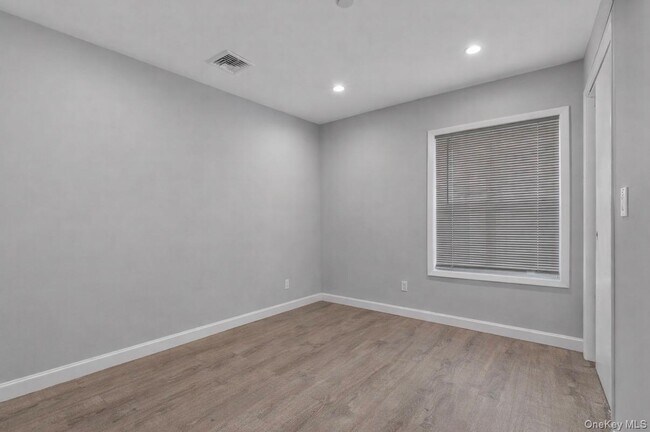 Building Photo - 616 E Broadway