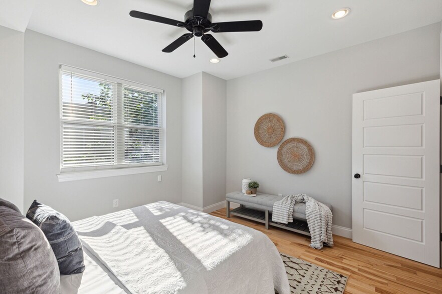 Building Photo - 1325 S Dover St