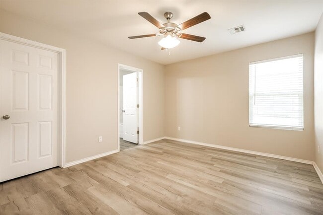 Building Photo - 10756 SW 23rd Pl