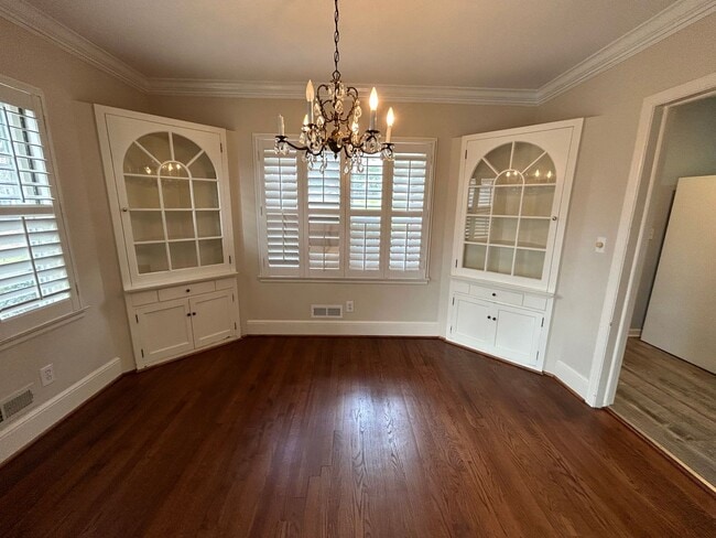 Building Photo - Charming 3/2 House in College Heights- $1,995