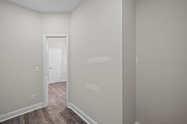 Building Photo - 295 Deer Rd
