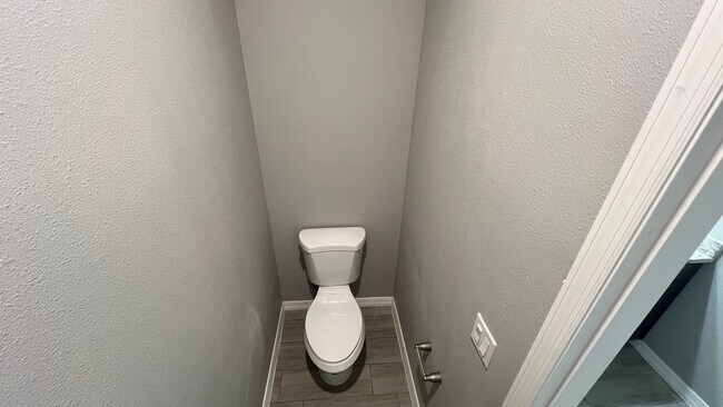 Building Photo - ADORABLE 3 Bedroom / 2 Bathroom Home in Pa...