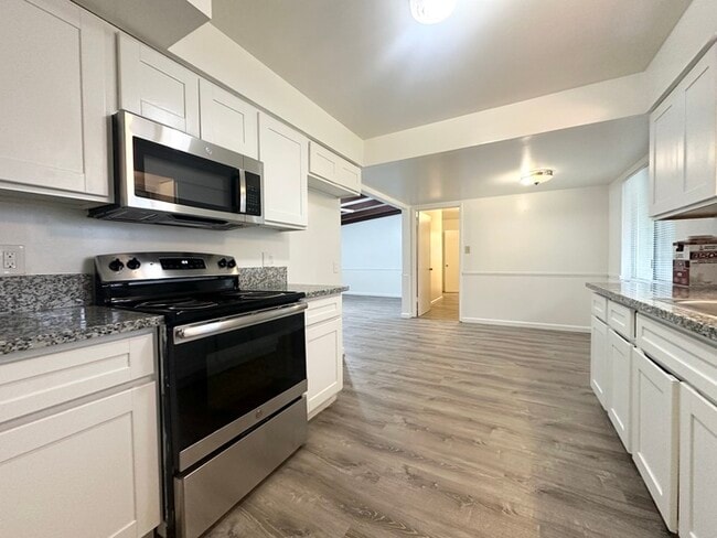 Building Photo - Updated 3 Bedroom 1.5 Bathroom Home in Desirable Arden Park!