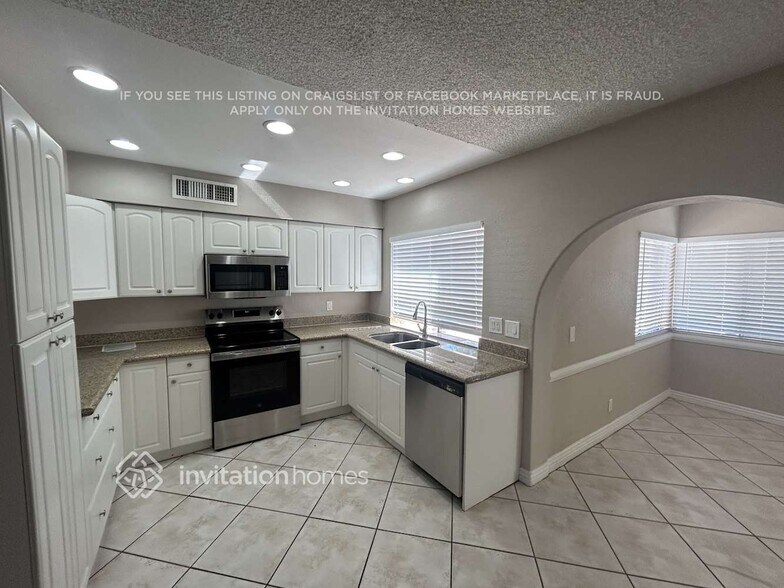 Building Photo - 5419 W Mercer Ln