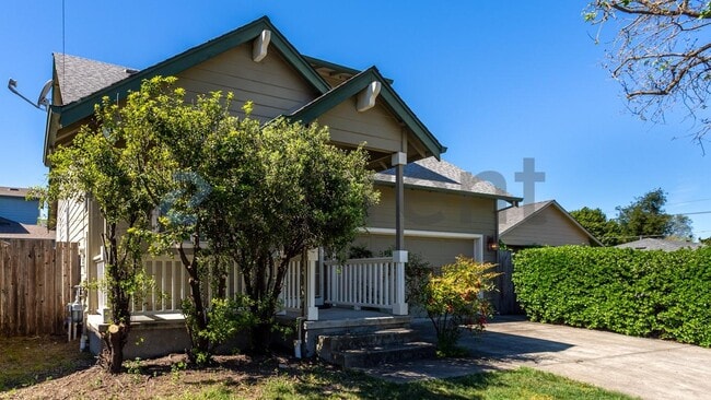 Building Photo - 1251 Clover Dr