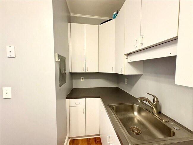 Building Photo - 438 Wolcott Ave