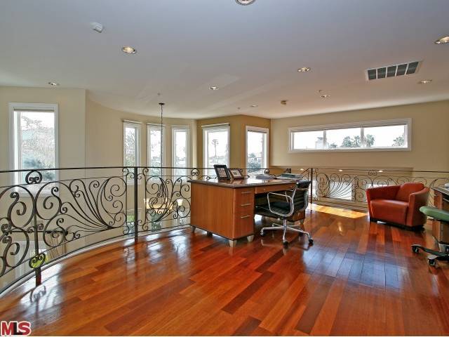 Building Photo - 933 15th Street