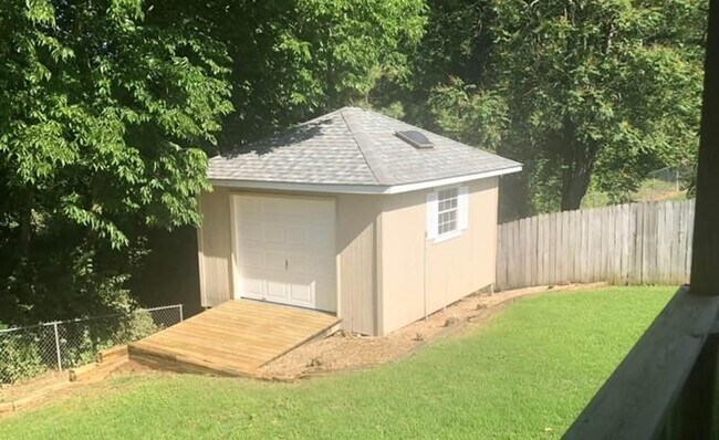 Building Photo - 215 Bluff Dr