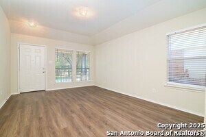 Building Photo - 10374 Oakwood Crest