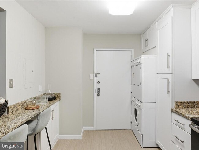 Building Photo - 1800 Old Meadow Rd