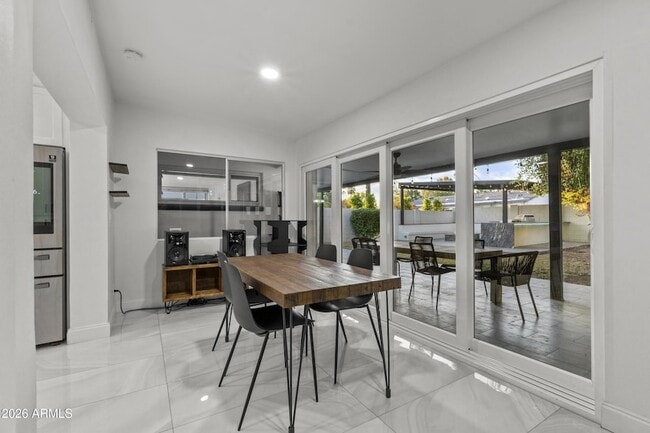 Building Photo - 3938 E Cheery Lynn Rd