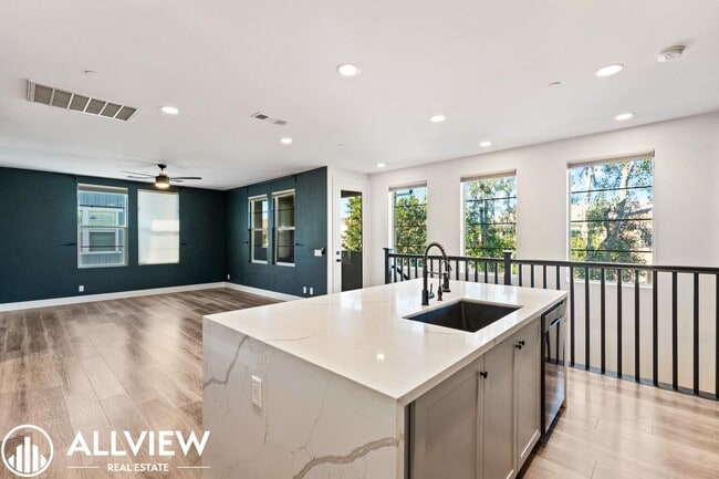 Building Photo - Turnkey 2 Bedroom, 2.5 Bath End Unit Townhome Available NOW in Rancho Mission Viejo!