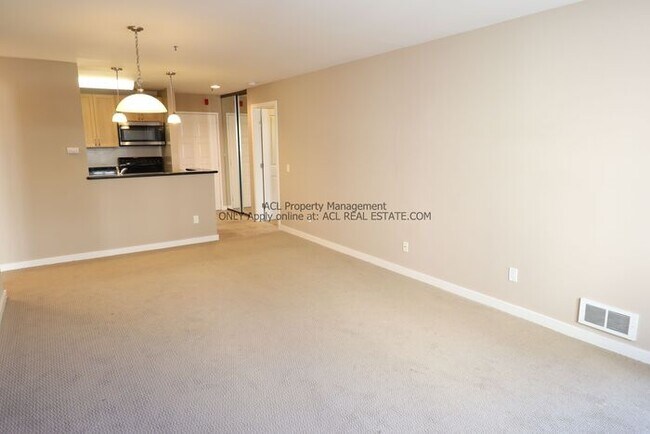 Building Photo - Perectly Located, **PET FRIENDLY** Spacious, 2bed/ 2bath, Emeryville Condo For Rent