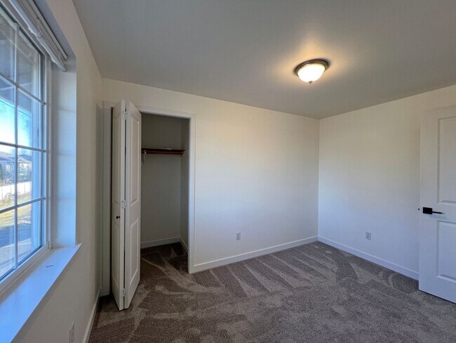 Building Photo - 16241-16243 Curry Ct SE