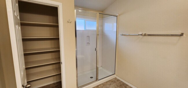 Building Photo - Beautiful 3 Bedroom House