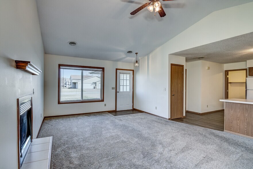 Building Photo - 13203 39th Ave N