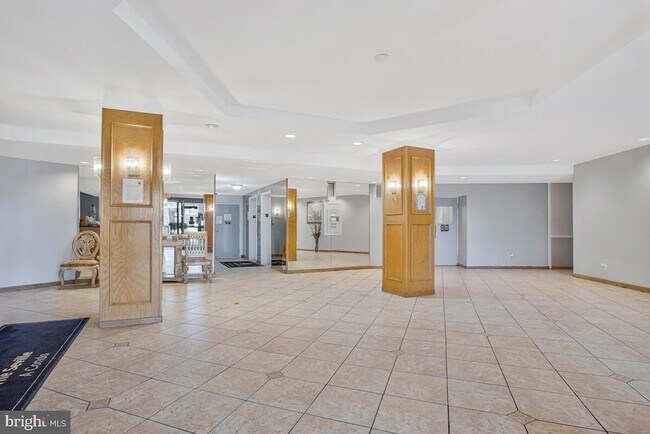 Building Photo - 3450 Toledo Terrace