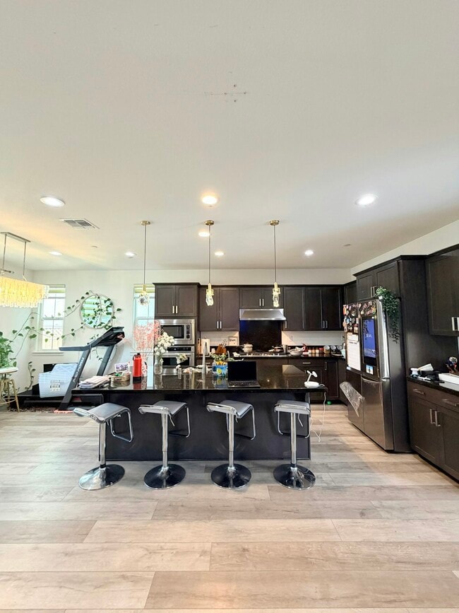 Building Photo - 1676 S Central Pkwy