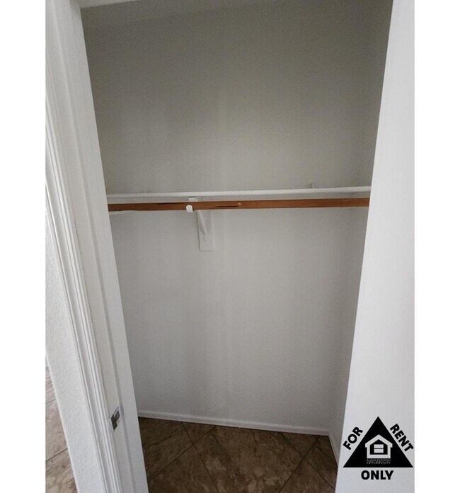 Building Photo - 15116 W Fillmore St