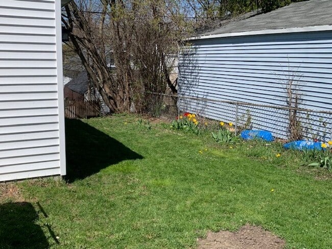 Building Photo - West Allis 3 bedroom 1 bath 2.5 car garage