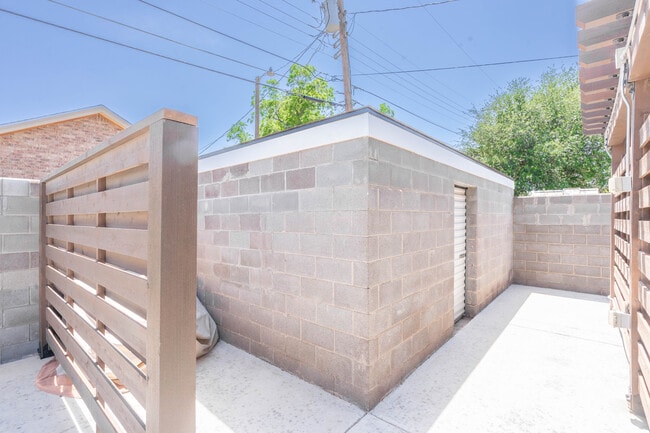 Building Photo - 3411 Shell Ave