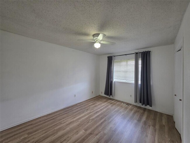 Building Photo - 939 SW 98th St