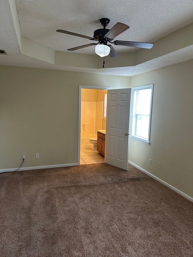 Building Photo - 4241 Wilshire Dr