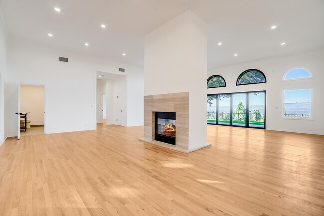 Building Photo - 15851 Mulholland Pl