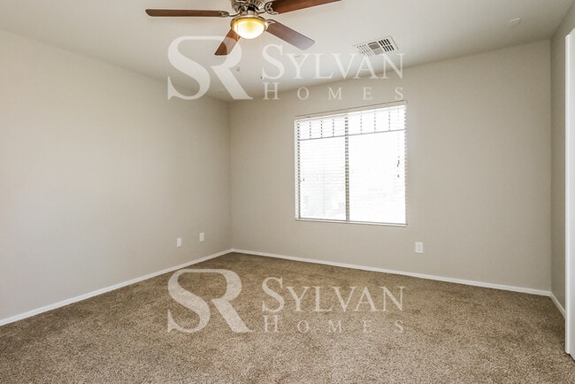 Building Photo - This lovely home is waiting for you!