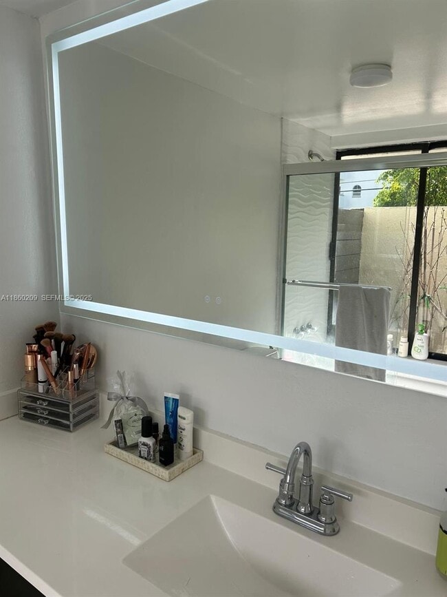 Building Photo - 3036 SW 27th Ave