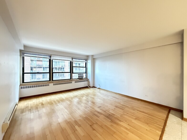 Building Photo - 4180 N Marine Dr
