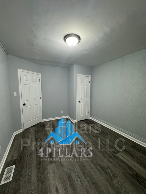 Building Photo - 3904 Deodar St