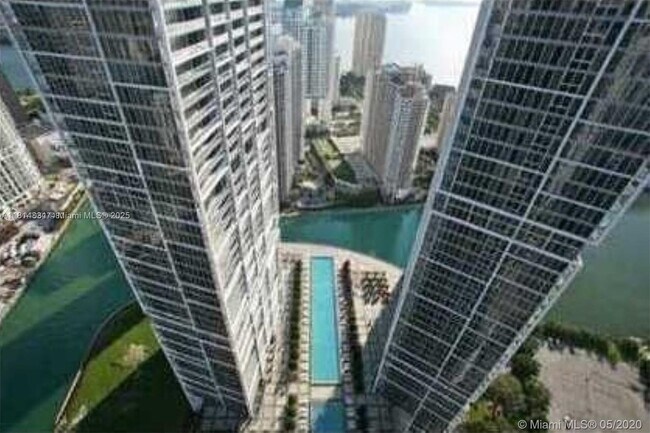 Building Photo - 495 Brickell Ave