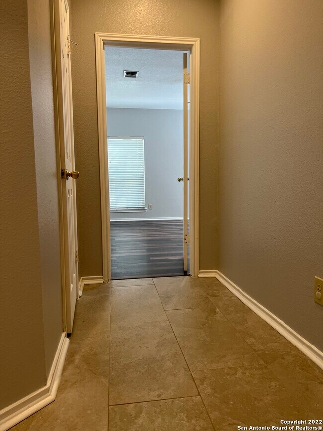 Building Photo - 4006 Legend Creek Dr