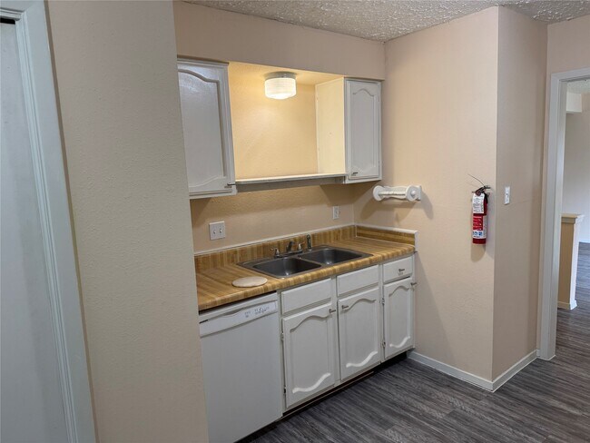 Building Photo - 11415 Loyola Dr