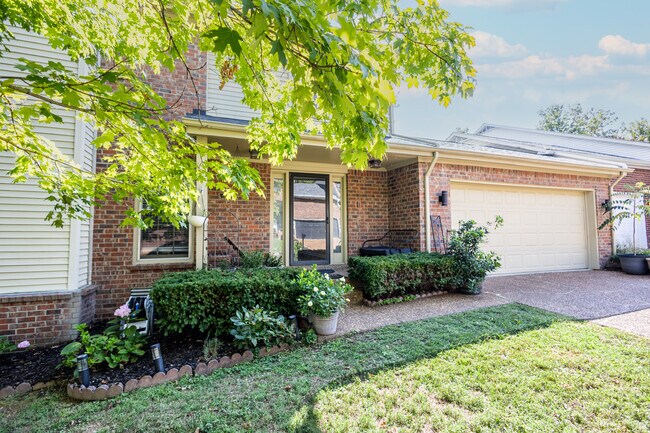 Building Photo - 1620 Clearview Dr