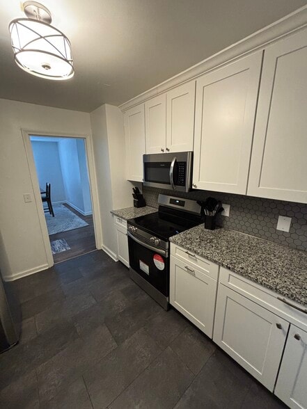 Building Photo - 902 S 36th St