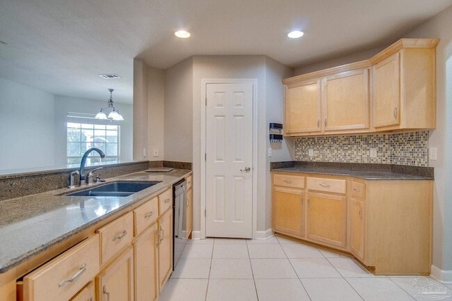 Building Photo - 3569 S Hampton Way