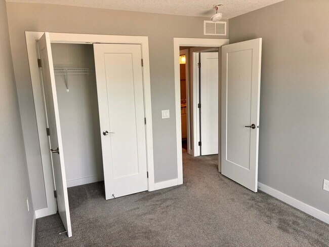 Building Photo - 3BR 2.5ba Townhome in Waukee