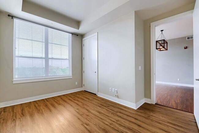 Building Photo - 1 MONTH FREE!!!!! 2bd/2ba Top Floor Condo in Congress Park - Available 8/7!