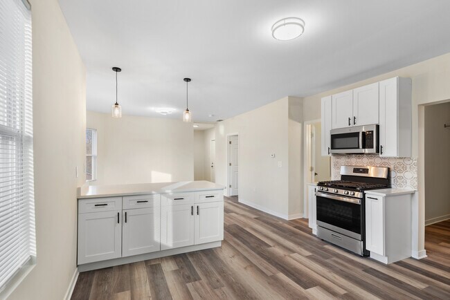 Building Photo - 515 George Ave