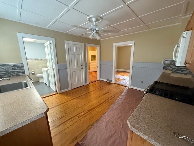 Building Photo - 31 Forest St