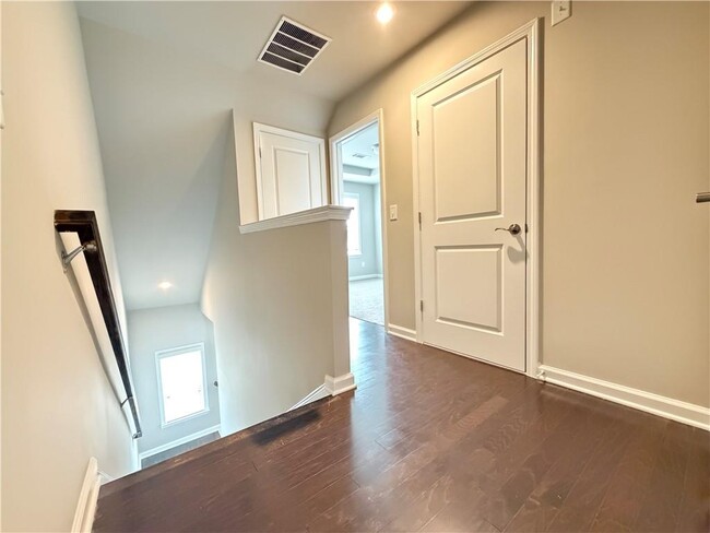 Building Photo - 2838 Vlg Pk Bnd