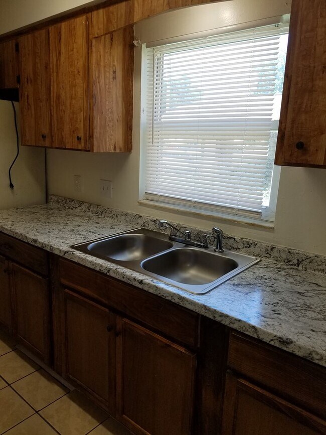 Building Photo - Cedar Ave - A