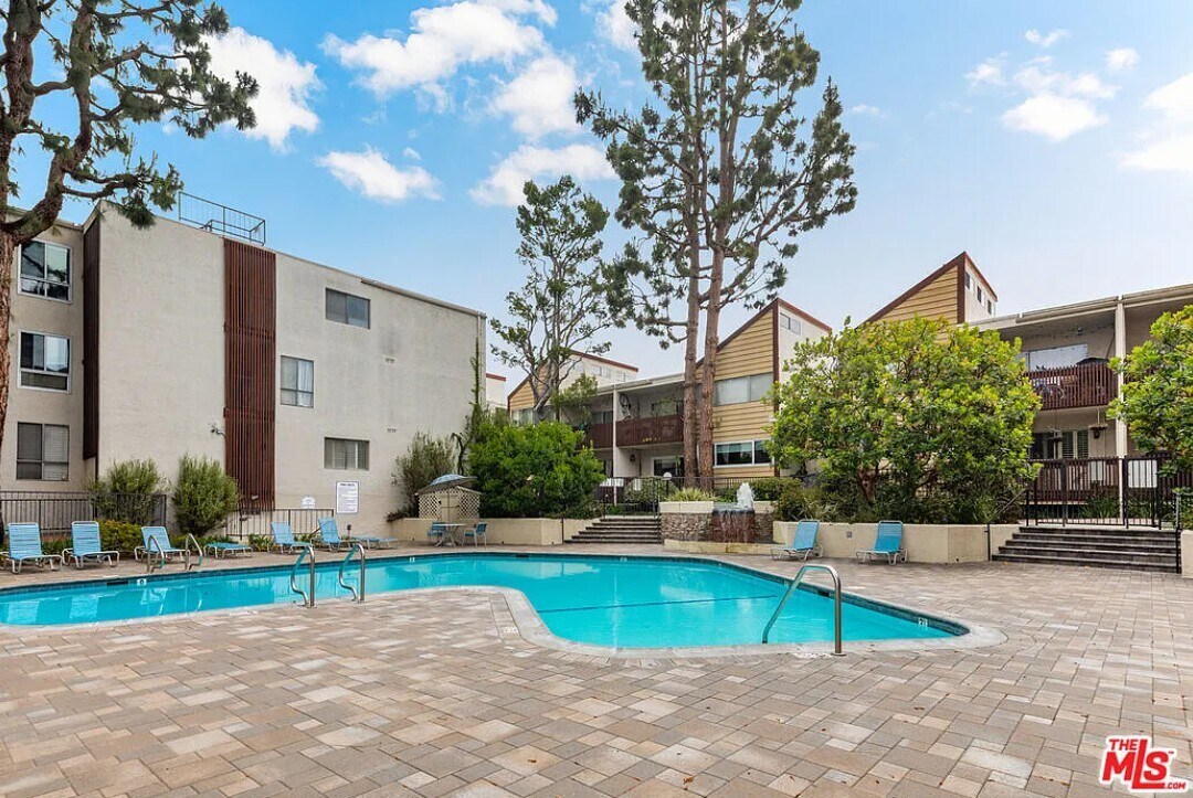 Building Photo - 5950 Canterbury Dr